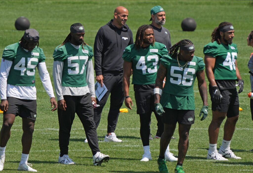 Robert Saleh stands with New York Jets players