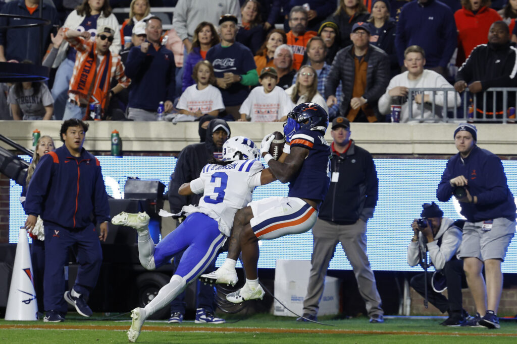 Malik Washington makes a tough, contested catch along with the sideline with a defender's arm in his chest