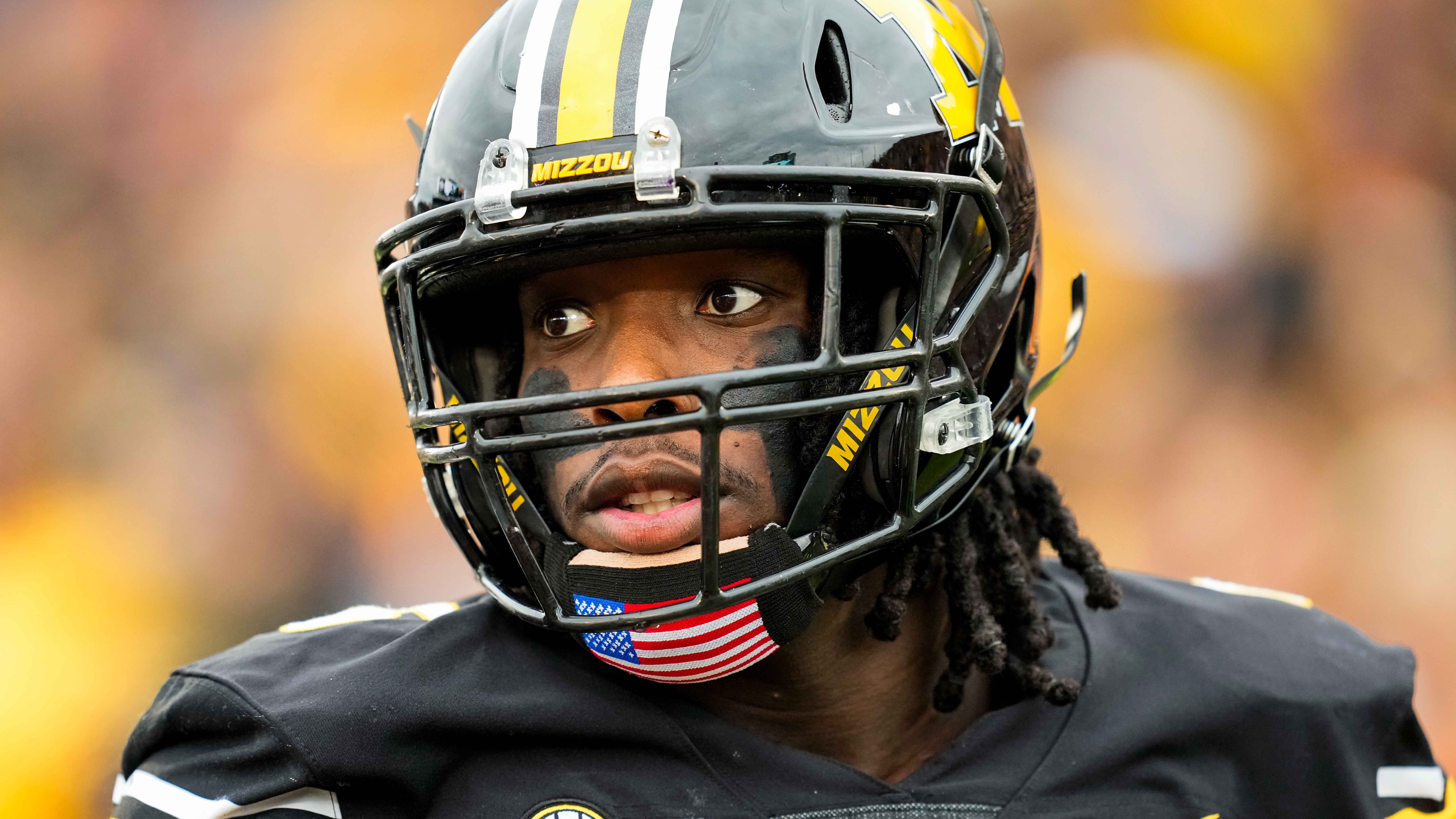 Missouri Tigers defensive lineman Darius Robinson