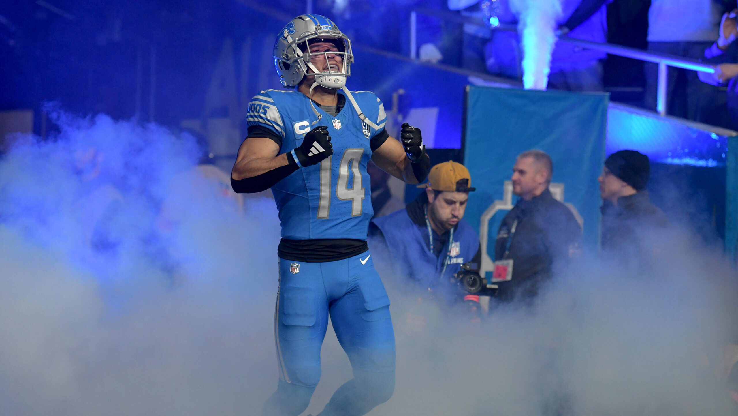 Detroit Lions WR Amon-Ra St. Brown runs out of tunnel before start of game