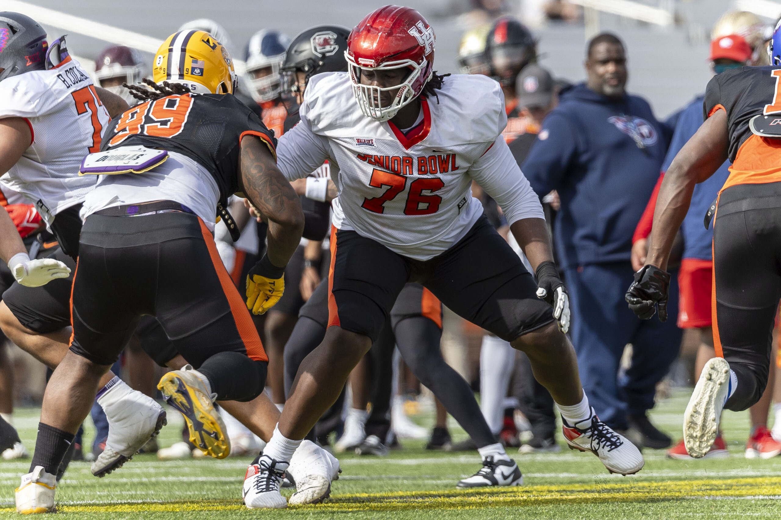 Houston OT Patrick Paul gets practice reps in at the Senior Bowl