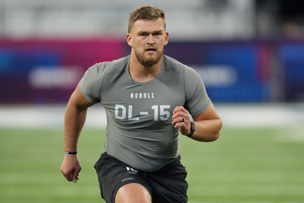 Logan Lee runs at the NFL Combine