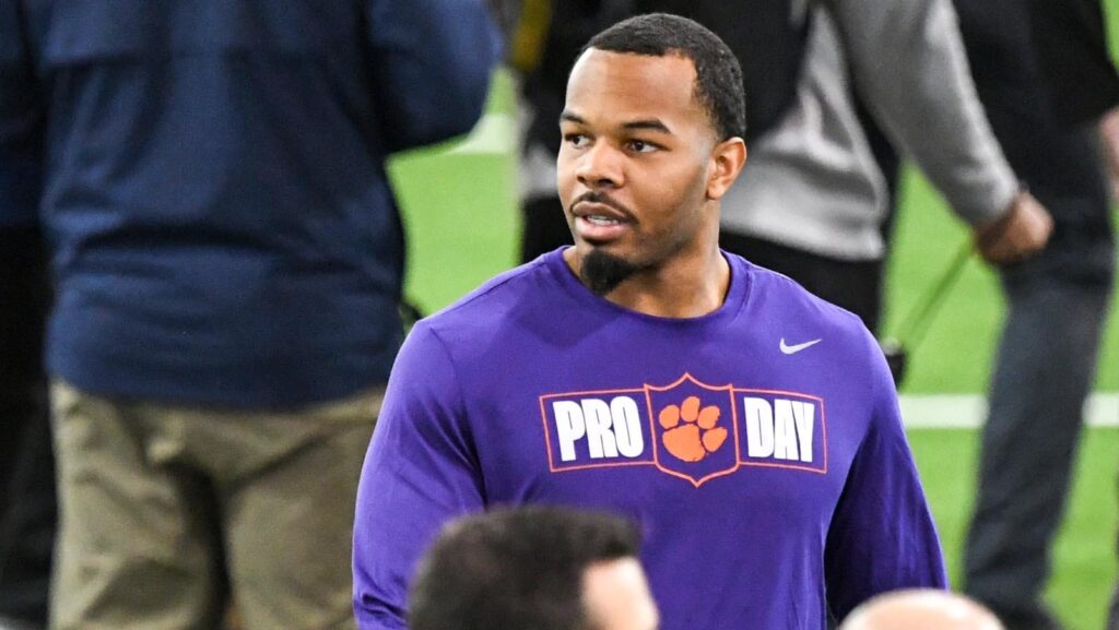 Clemson Tigers linebacker Jeremiah Trotter