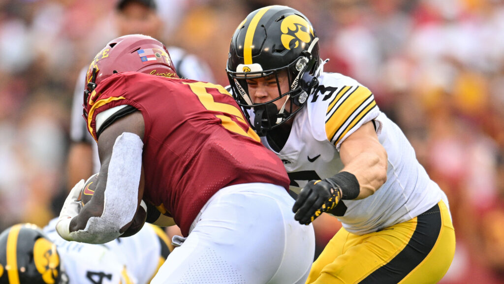 Iowa Hawkeyes defensive back Cooper DeJean