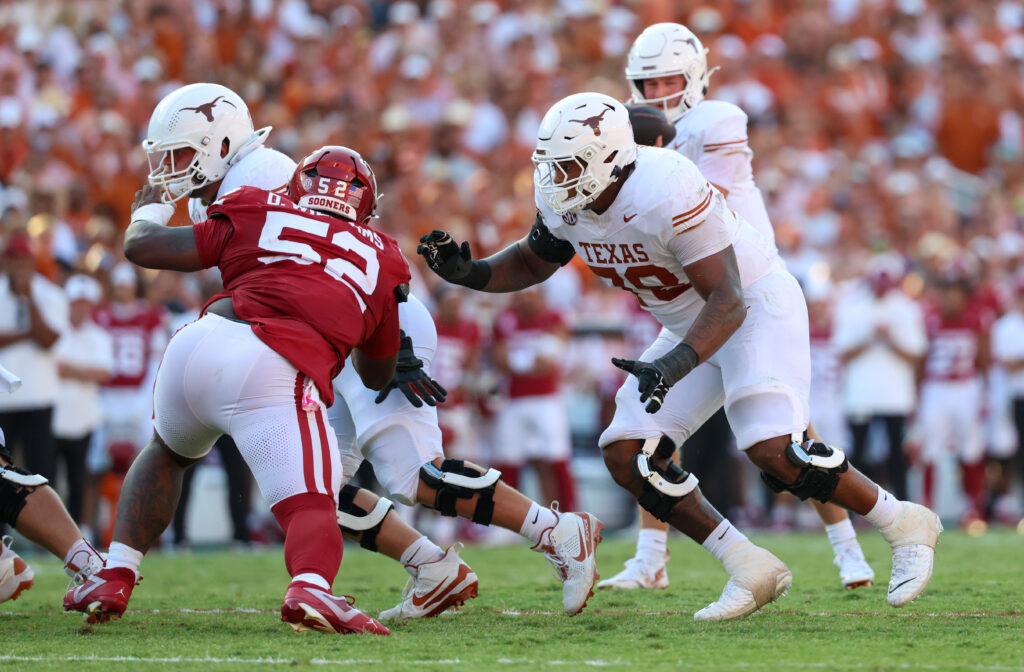 Texas Longhorns offensive lineman Kelvin Banks Jr. (78) looks to block Oklahoma Sooners defensive lineman Damonic Williams (52) during the game at the Cotton Bowl.