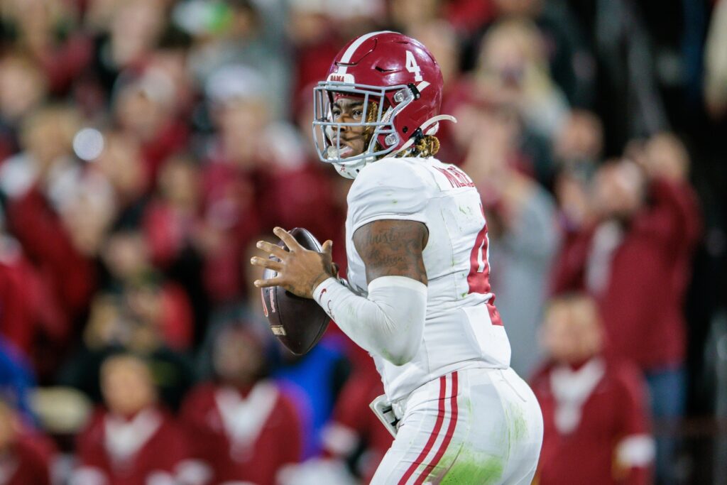 Alabama Crimson Tide quarterback Jalen Milroe (4) passes the ball during the fourth quarter against the Oklahoma Sooners at Gaylord Family-Oklahoma Memorial Stadium.