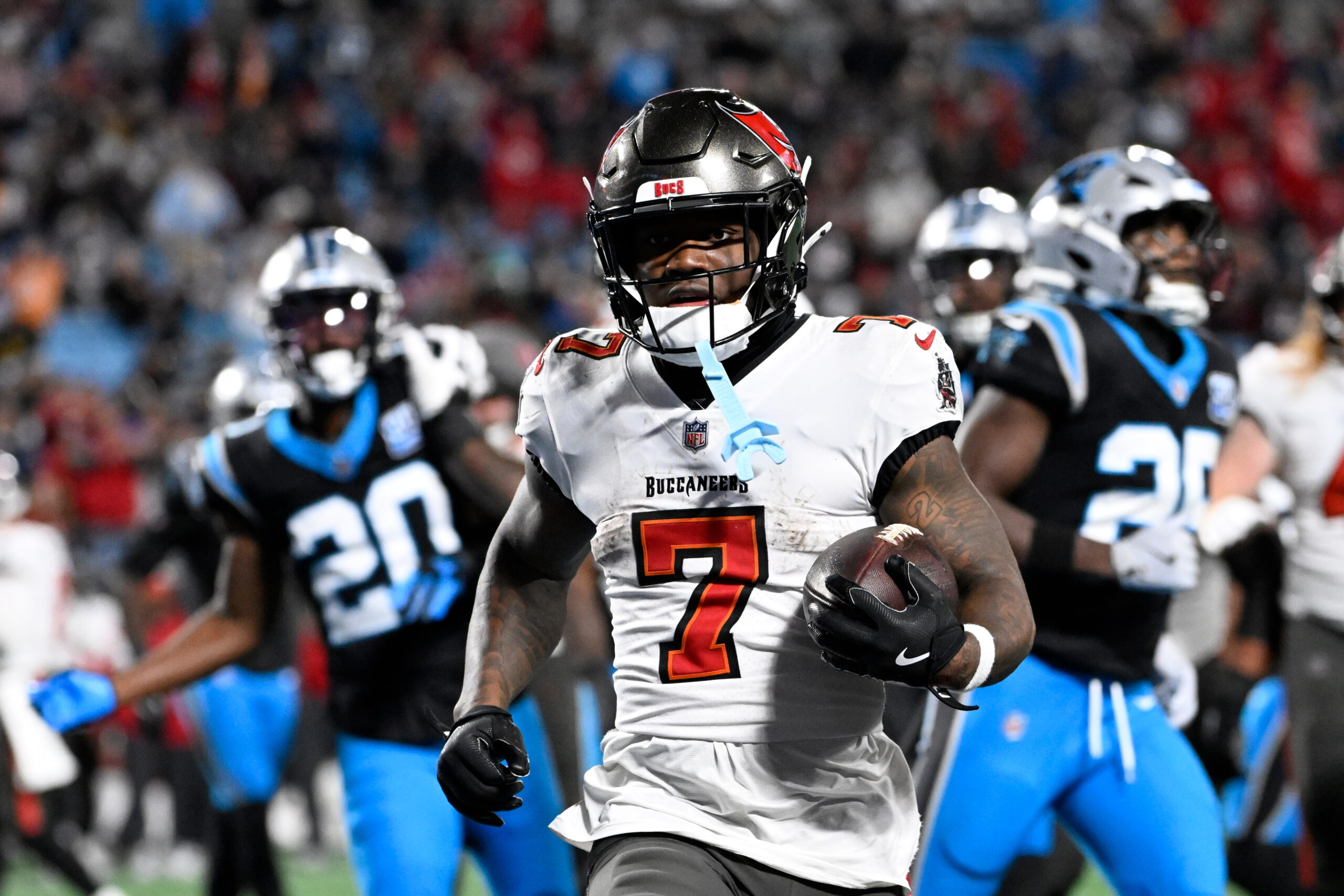 Tampa Bay Buccaneers running back Bucky Irving (7) scores a touchdown in the fourth quarter at Bank of America Stadium.