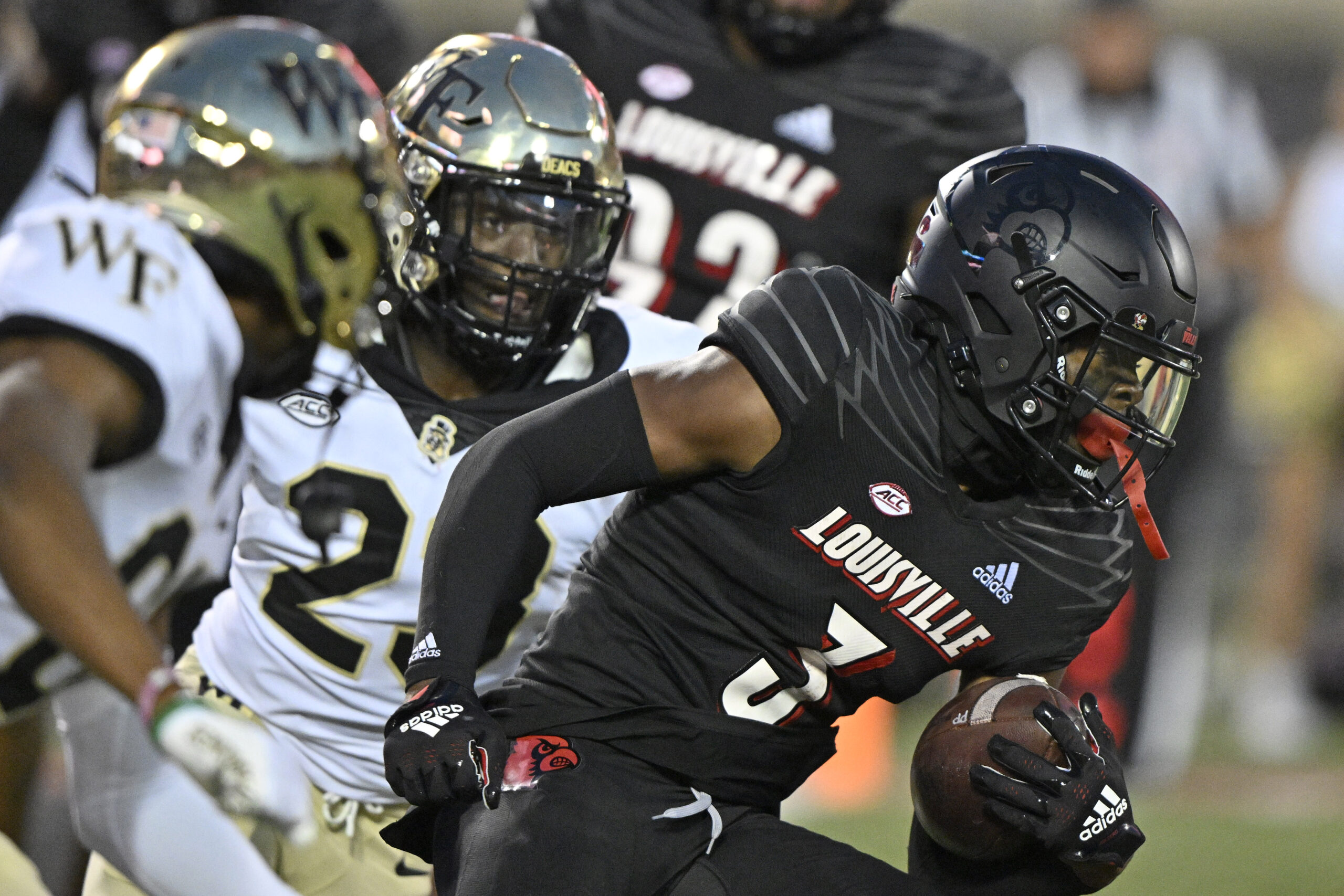 Louisville Cardinals cornerback Quincy Riley (3) returns an interception against the Wake Forest Demon Deacons during the second half at Cardinal Stadium.