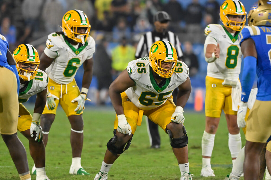 Oregon Ducks offensive lineman Ajani Cornelius (65) during the third quarter against the UCLA Bruins at the Rose Bowl.