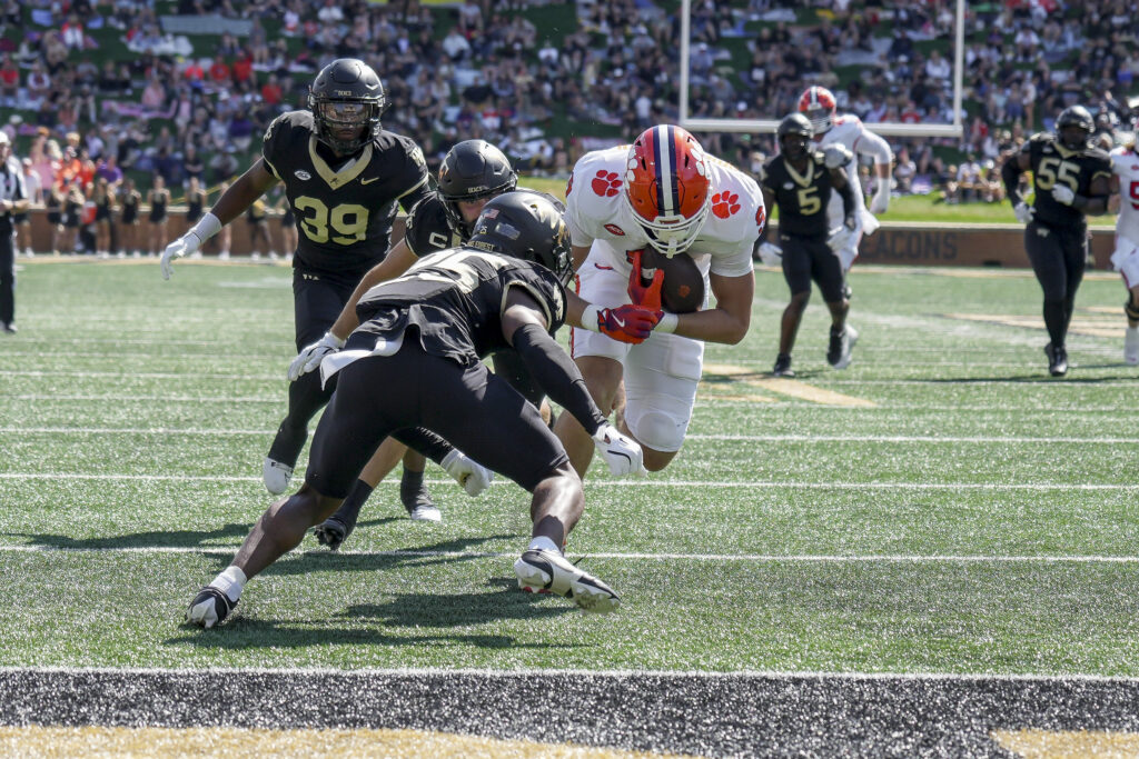 Clemson Tigers tight end Jake Briningstool (9) makes a catch in the red zone against the Wake Forest Demon Deacons during the first half at Allegacy Federal Credit Union Stadium.