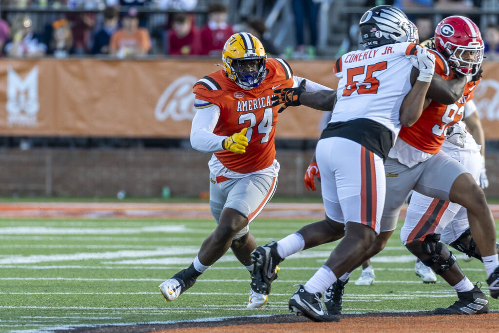 American team defensive lineman Sai'vion Jones of LSU (34) works on the edge against the National team during the second half of the 2025 Senior Bowl at Hancock Whitney Stadium.